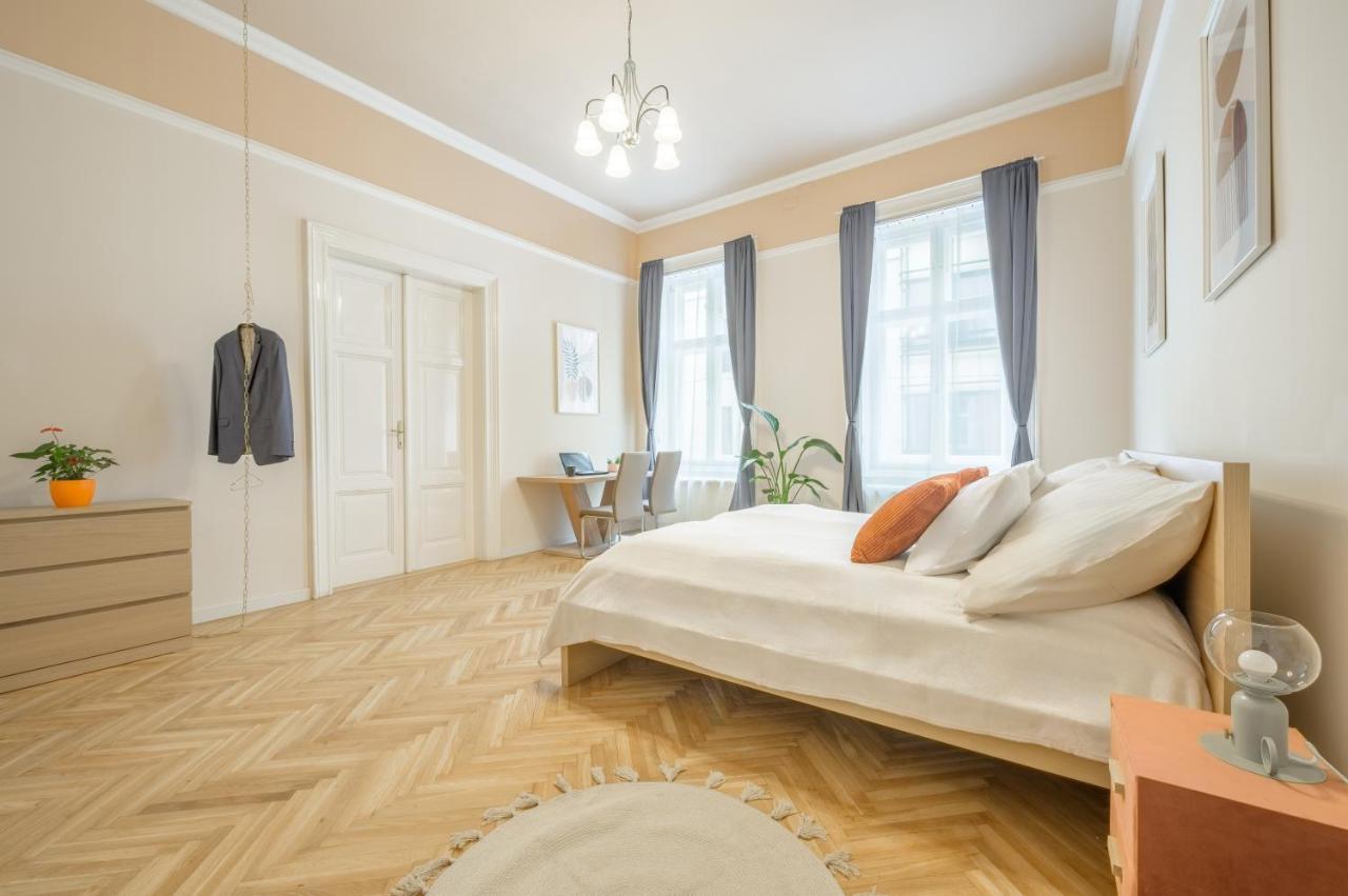 Best Seasons Andrassy Budapesta Exterior foto