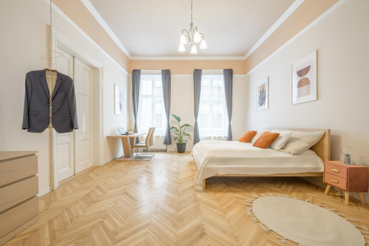 Best Seasons Andrassy Budapesta Exterior foto