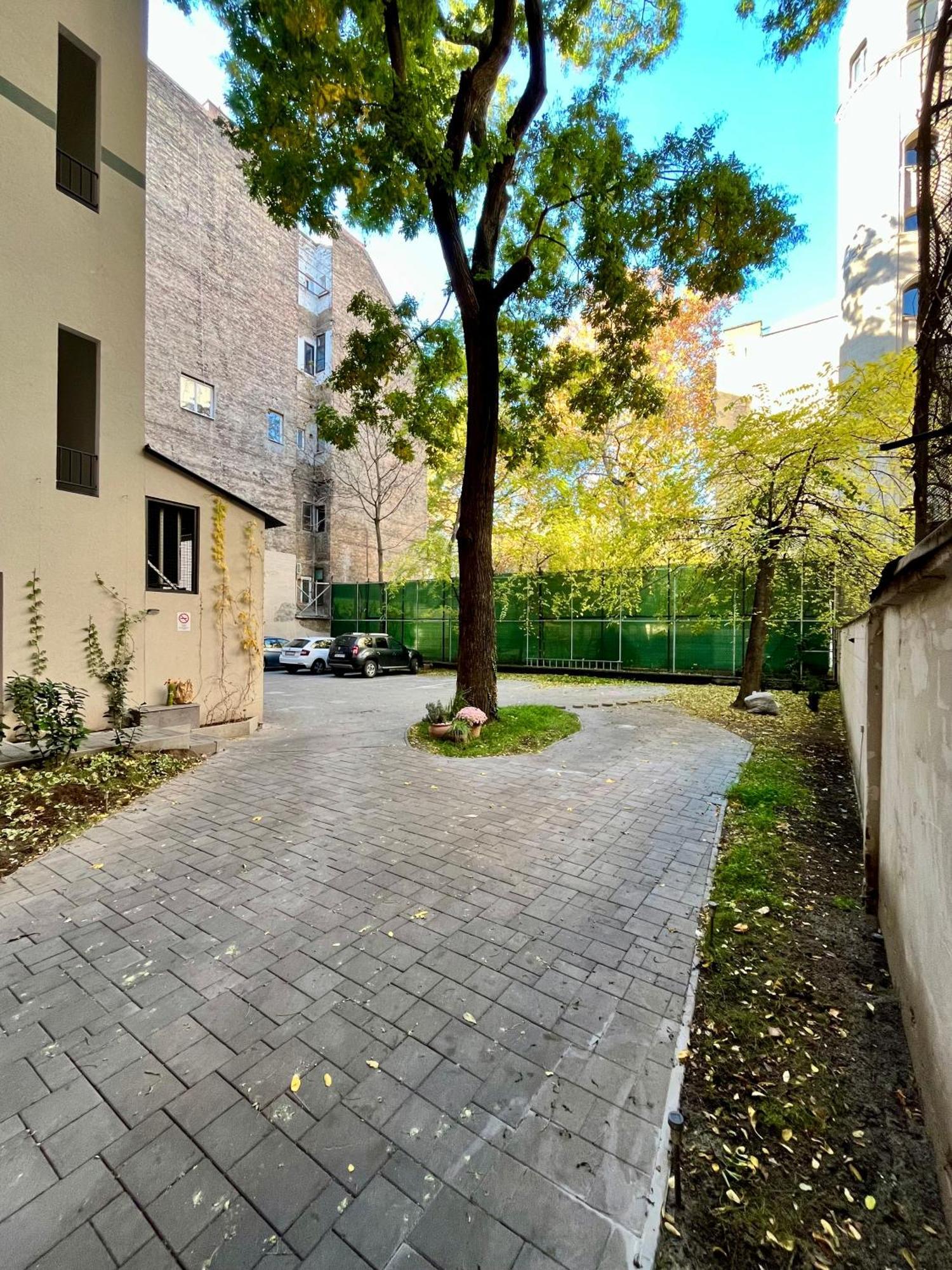 Best Seasons Andrassy Budapesta Exterior foto